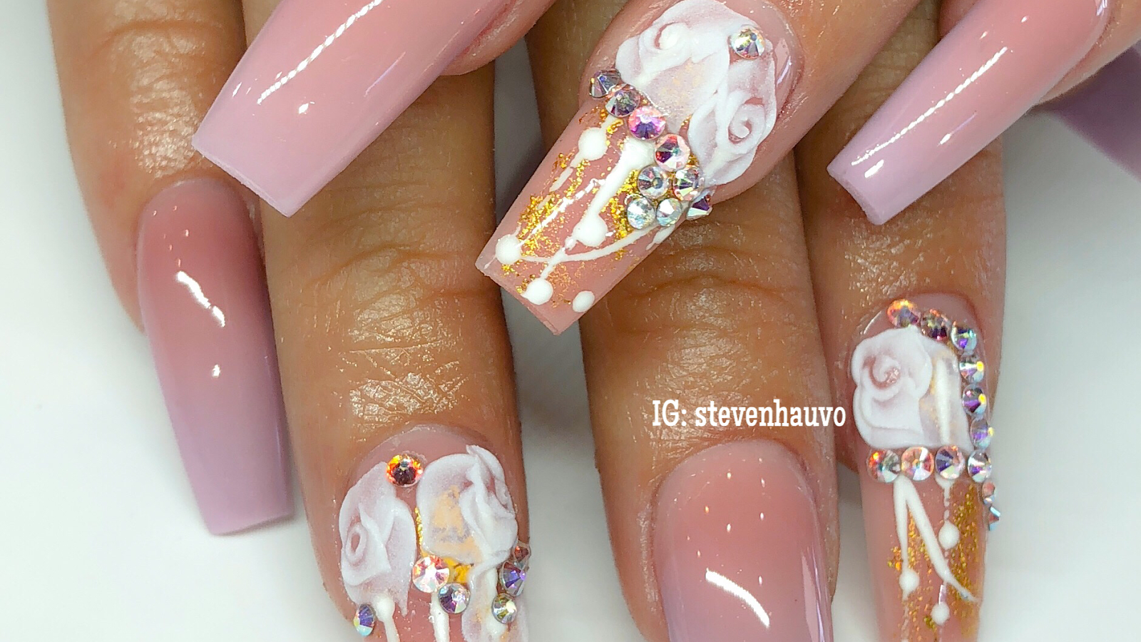 La Bella Nail Spa logo